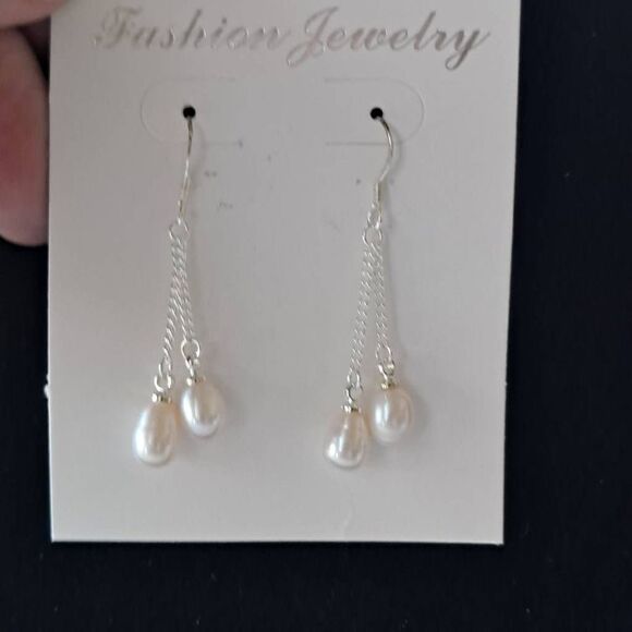 8 pairs Dangle pearl earrings Nwt - Picture 2 of 6